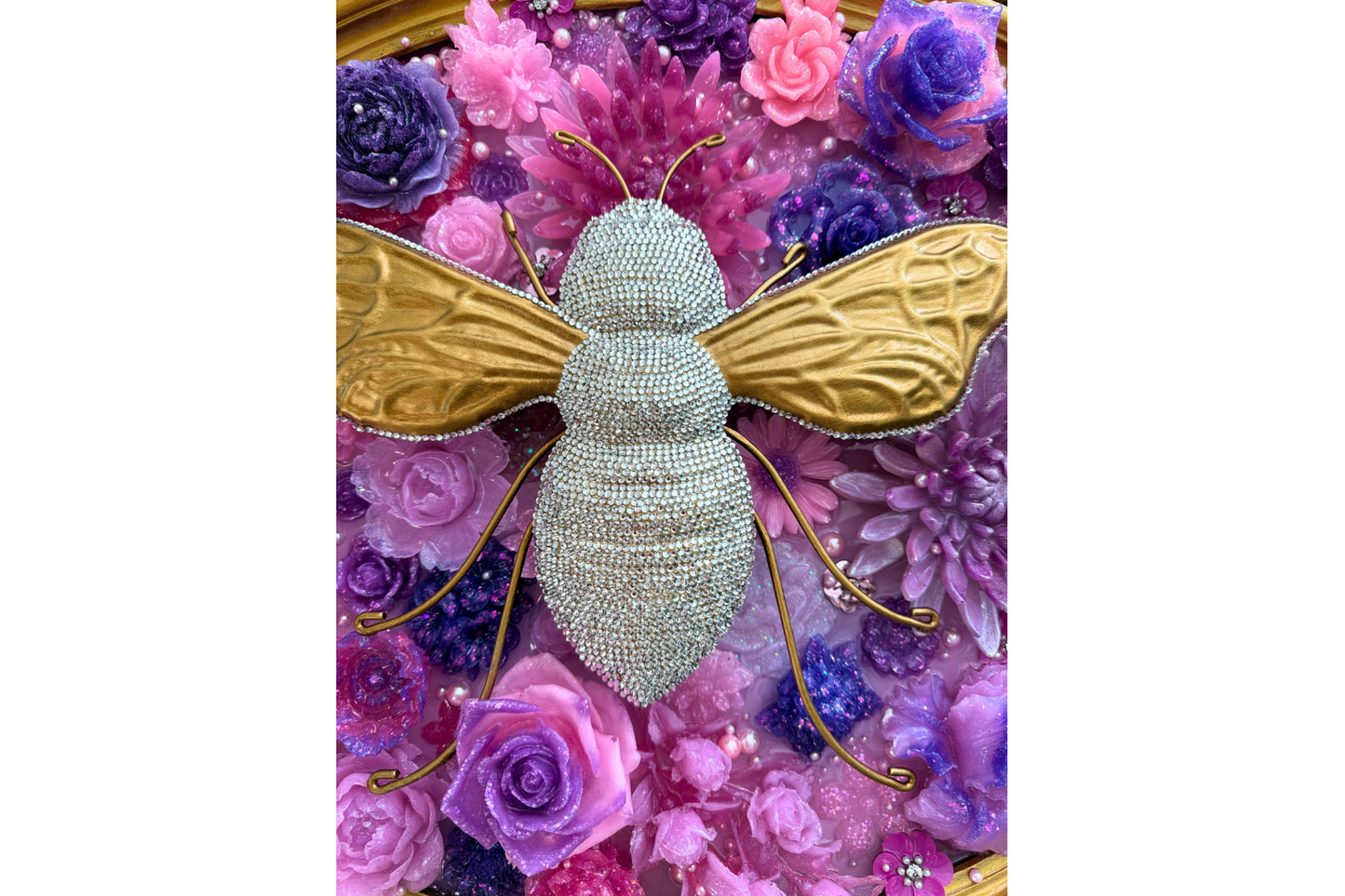 Rhinestone Bee with Flowers (Oval Frame)
