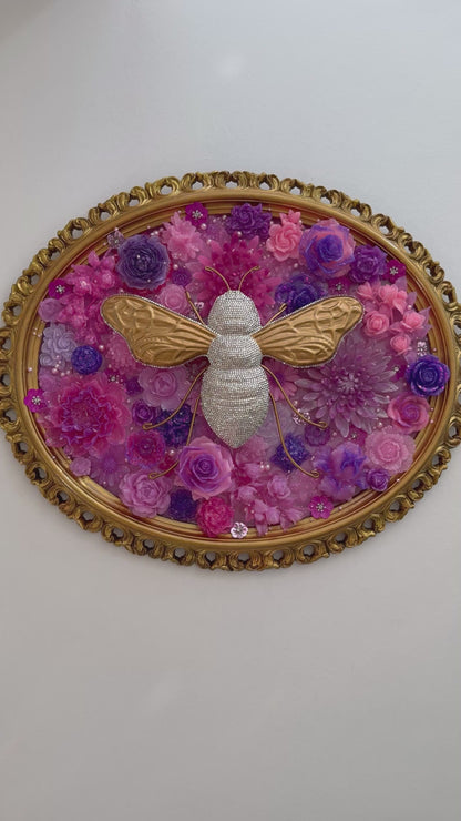 Rhinestone Bee with Flowers (Oval Frame)